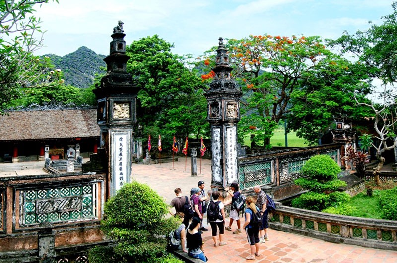 Den Vua Dinh Hoa Lu